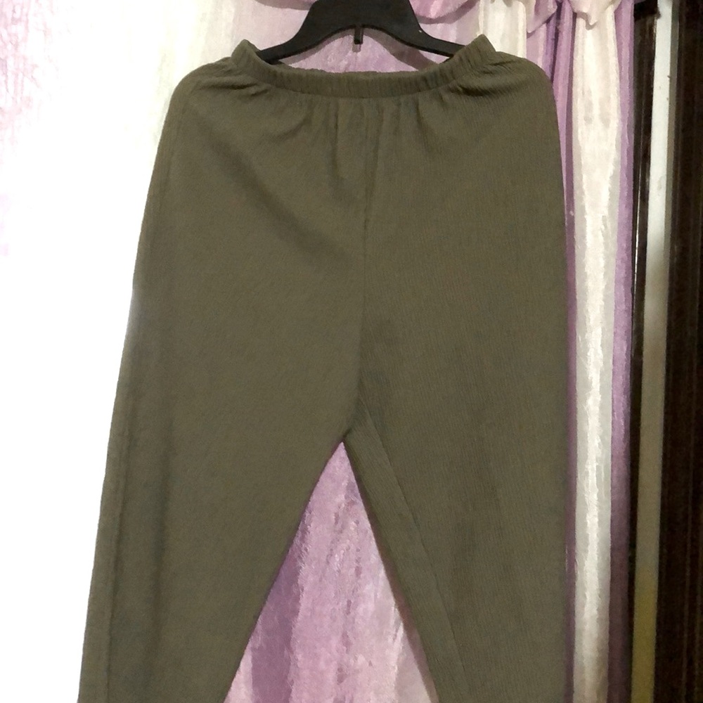 ladies  elastic waists pant.